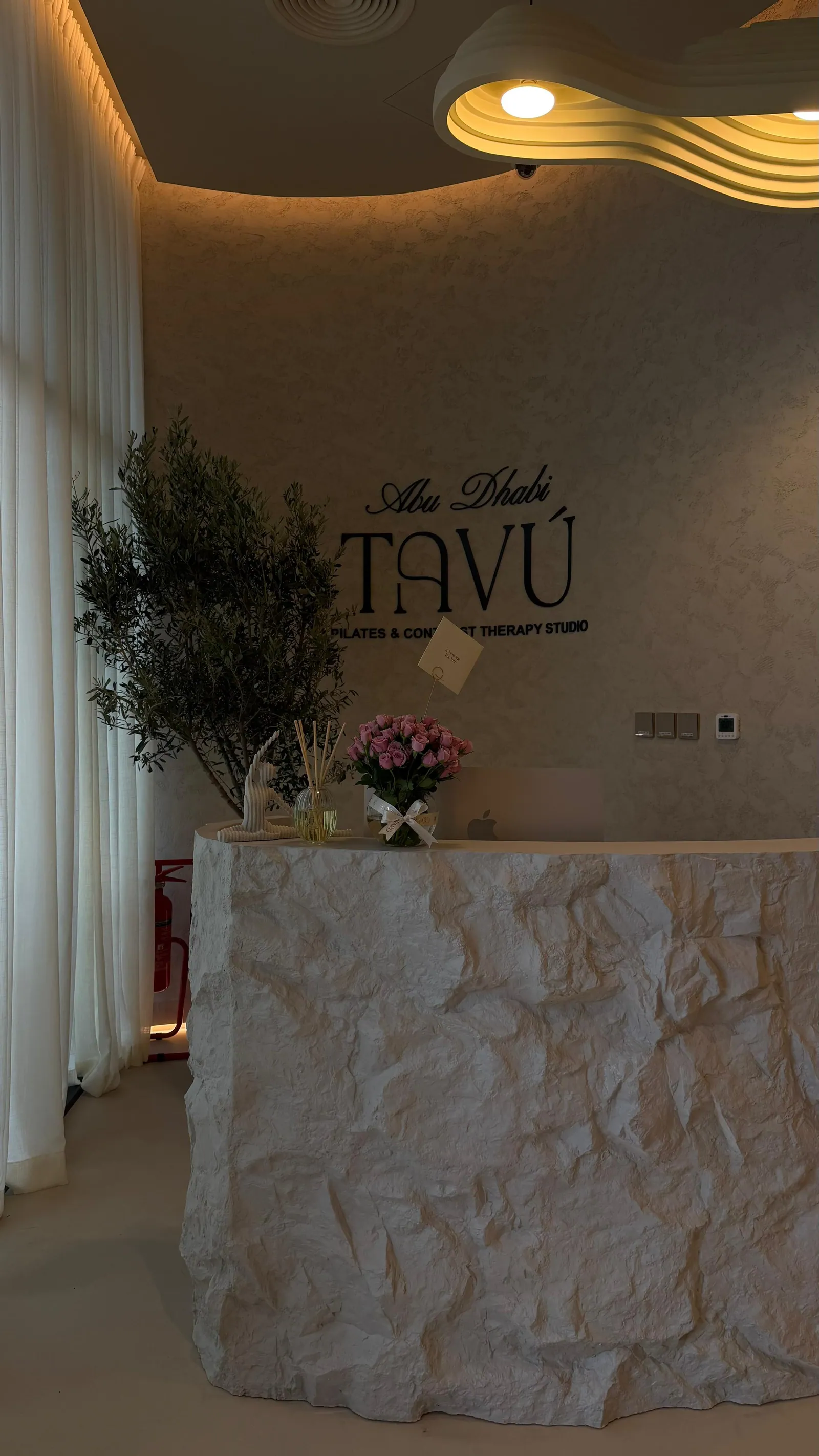 TAVÚ reception desk
