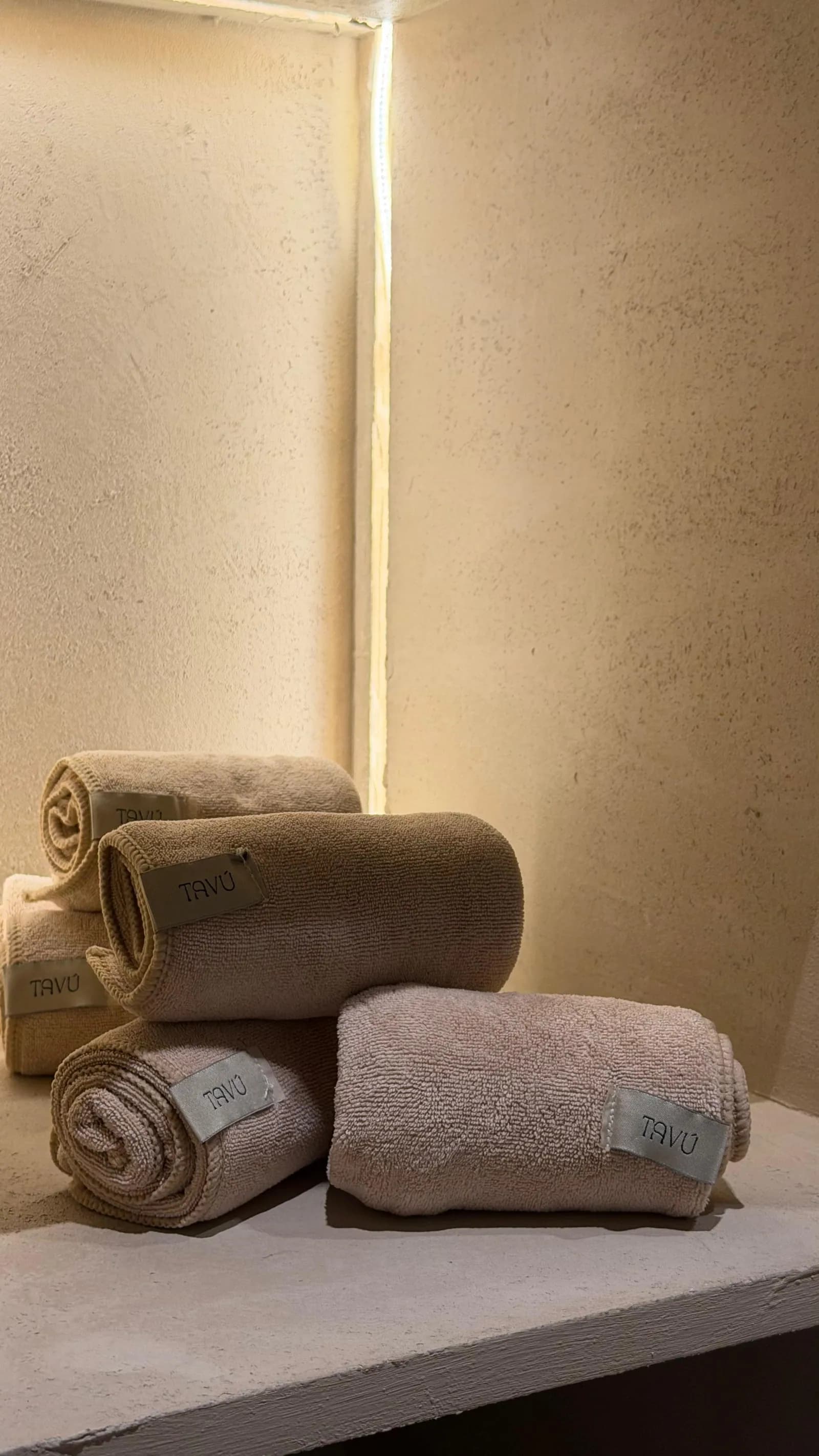TAVÚ branded towels