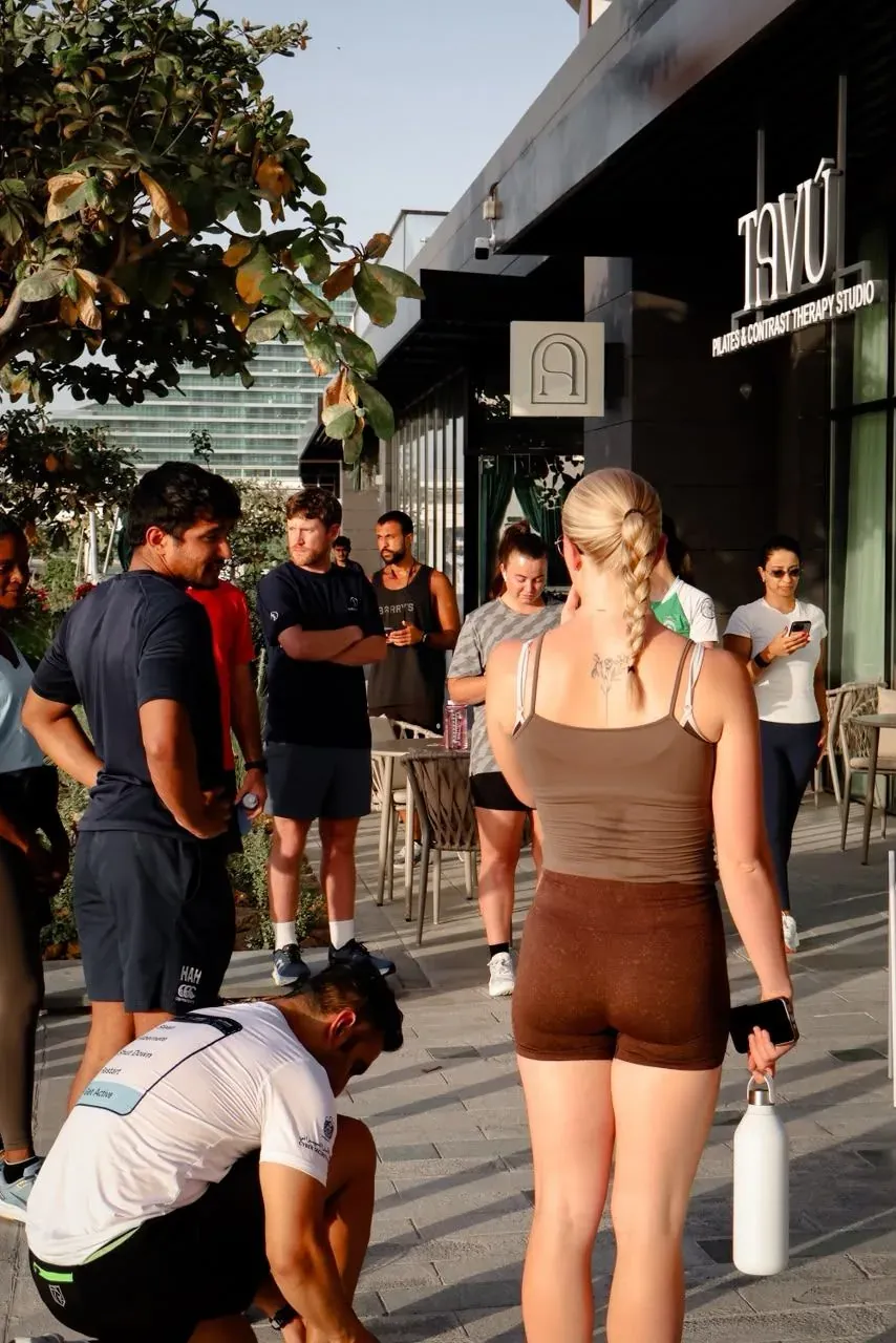 BeyondLeFifth runners meeting in front of the TAVÚ studio