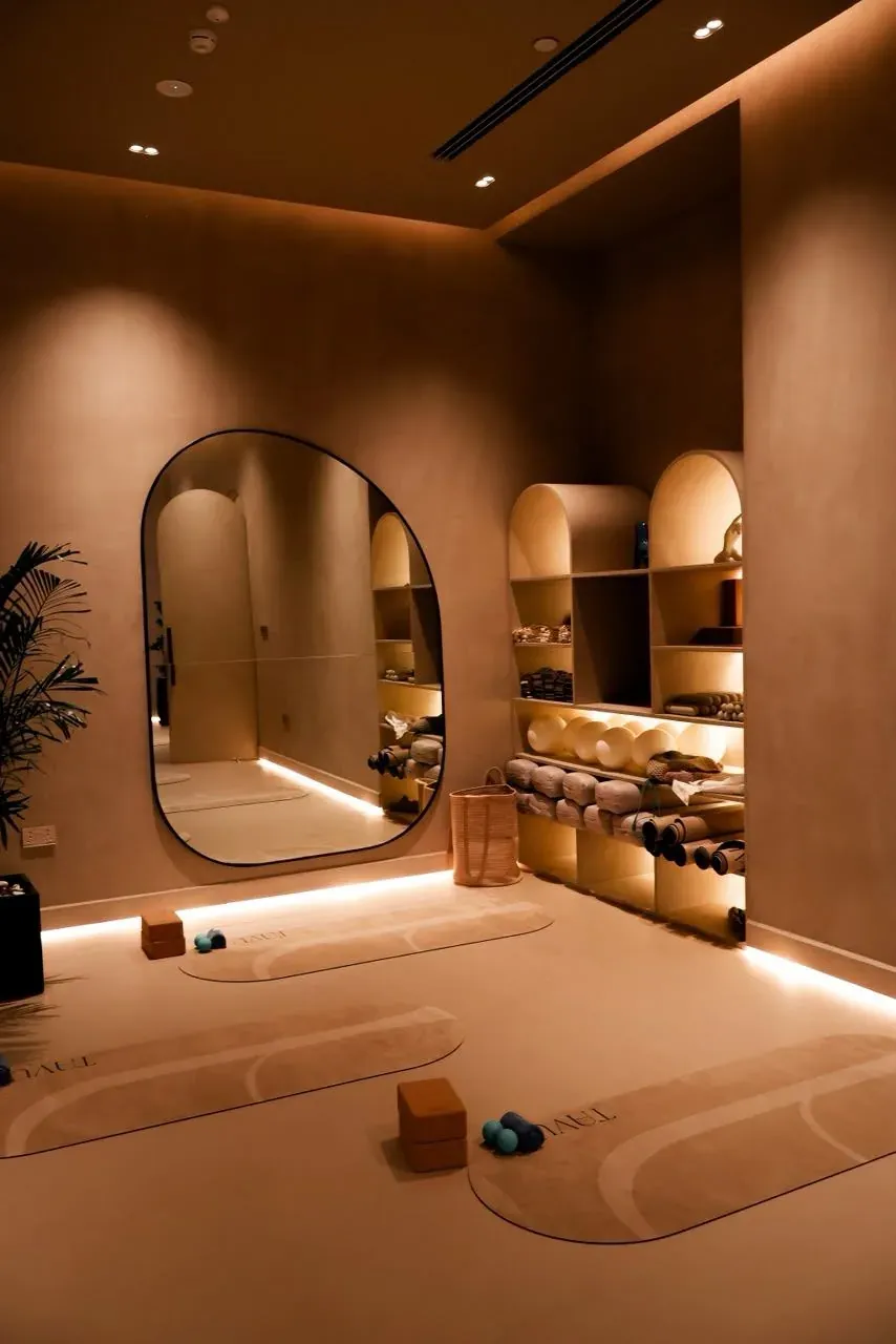 The TAVÚ Breathing Room with mats, arched mirror and warm light